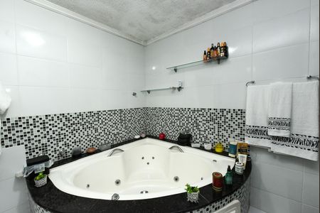 Casa à venda com 1200m², 6 quartos e 2 vagas Casa à venda com 1200m², 6 quartos e 2 vagasBanheiro Suite Master