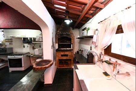 Casa à venda com 1200m², 6 quartos e 2 vagas Casa à venda com 1200m², 6 quartos e 2 vagasÁrea comum