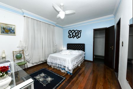 Casa à venda com 1200m², 6 quartos e 2 vagas Casa à venda com 1200m², 6 quartos e 2 vagasSuíte 3