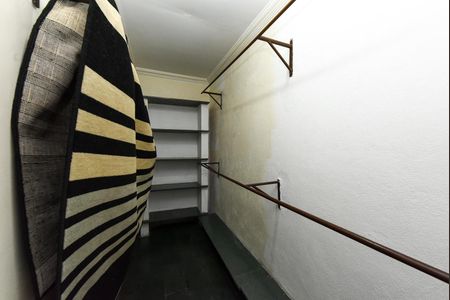 Casa à venda com 1200m², 6 quartos e 2 vagas Casa à venda com 1200m², 6 quartos e 2 vagasCloset da suíte 1