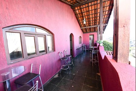 Casa à venda com 1200m², 6 quartos e 2 vagas Casa à venda com 1200m², 6 quartos e 2 vagasÁrea comum