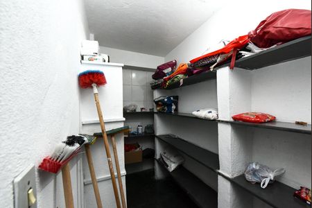 Casa à venda com 1200m², 6 quartos e 2 vagas Casa à venda com 1200m², 6 quartos e 2 vagasDespensa