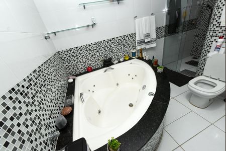 Casa à venda com 1200m², 6 quartos e 2 vagasBanheiro Suite Master