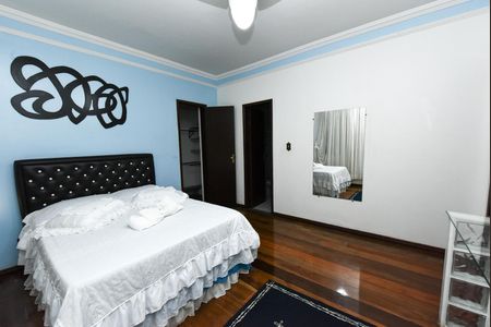 Casa à venda com 1200m², 6 quartos e 2 vagas Casa à venda com 1200m², 6 quartos e 2 vagasSuíte 3