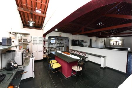 Casa à venda com 1200m², 6 quartos e 2 vagas Casa à venda com 1200m², 6 quartos e 2 vagasÁrea comum