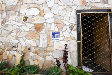 Casa à venda com 1200m², 6 quartos e 2 vagas Casa à venda com 1200m², 6 quartos e 2 vagasPlaca instala no dia 31-03-2026 - com o codigo TIKP-2