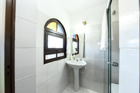 Casa à venda com 1200m², 6 quartos e 2 vagas Casa à venda com 1200m², 6 quartos e 2 vagasBanheiro da Suíte 1