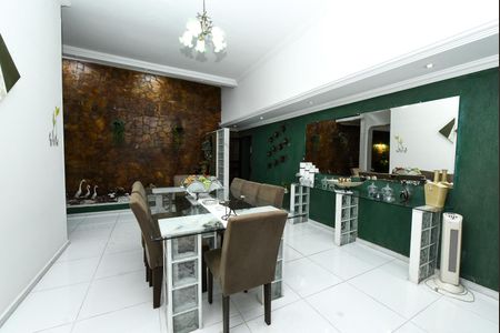 Casa à venda com 1200m², 6 quartos e 2 vagas Casa à venda com 1200m², 6 quartos e 2 vagasCopa