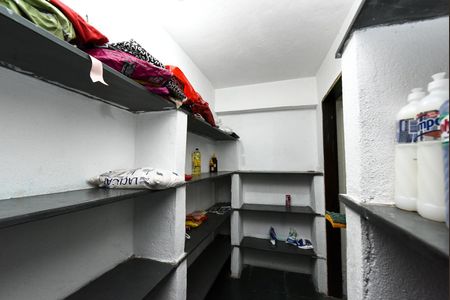 Casa à venda com 1200m², 6 quartos e 2 vagas Casa à venda com 1200m², 6 quartos e 2 vagasDispensa