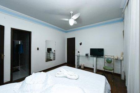 Casa à venda com 1200m², 6 quartos e 2 vagas Casa à venda com 1200m², 6 quartos e 2 vagasSuíte 3