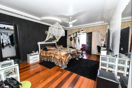 Casa à venda com 1200m², 6 quartos e 2 vagas Casa à venda com 1200m², 6 quartos e 2 vagasSuíte master