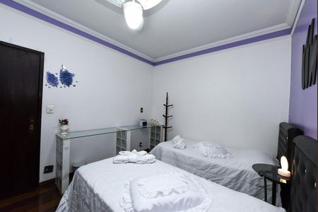 Casa à venda com 1200m², 6 quartos e 2 vagas Casa à venda com 1200m², 6 quartos e 2 vagasSuite 2