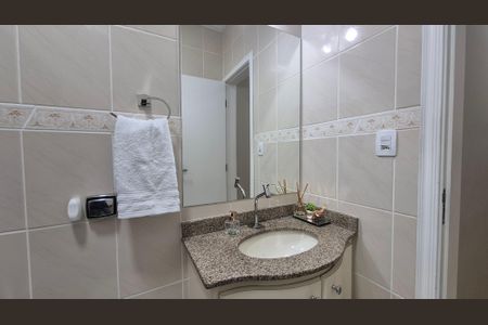 Casa à venda com 104m², 3 quartos e 2 vagasBanheiro