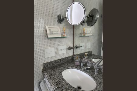 Banheiro de kitnet/studio à venda com 1 quarto, 30m² em Indianópolis, São Paulo