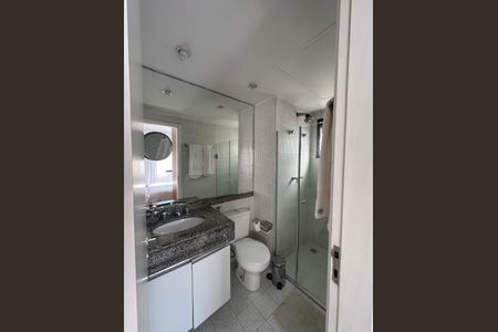 Banheiro de kitnet/studio à venda com 1 quarto, 30m² em Indianópolis, São Paulo