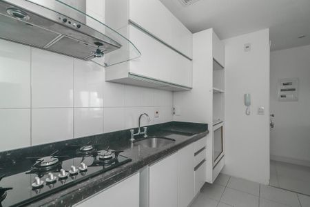 Cozinha de apartamento para alugar com 3 quartos, 80m² em Boa Vista, Porto Alegre