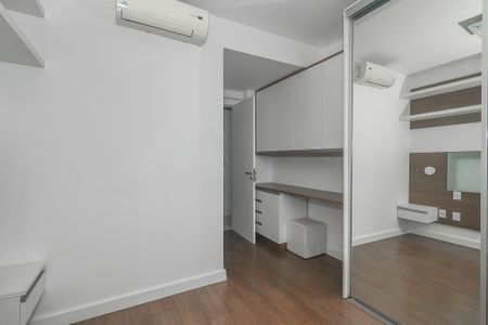 Suíte de apartamento para alugar com 3 quartos, 80m² em Boa Vista, Porto Alegre