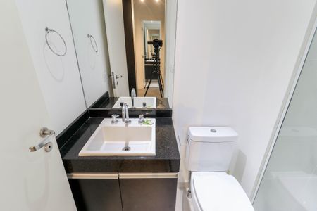 Studio para alugar com 41m², 1 quarto e 1 vaga Studio para alugar com 41m², 1 quarto e 1 vagaBanheiro