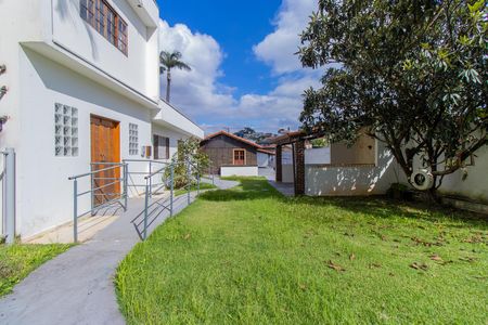 Casa para alugar com 696m², 4 quartos e 4 vagas Casa para alugar com 696m², 4 quartos e 4 vagasÁrea externa
