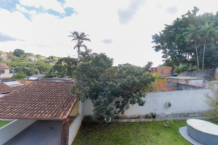 Casa para alugar com 696m², 4 quartos e 4 vagas Casa para alugar com 696m², 4 quartos e 4 vagasVista do Espaço dos fundos