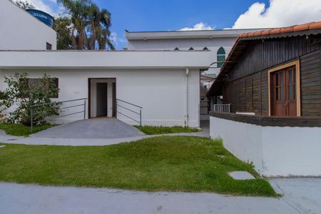 Casa para alugar com 696m², 4 quartos e 4 vagas Casa para alugar com 696m², 4 quartos e 4 vagasÁrea externa