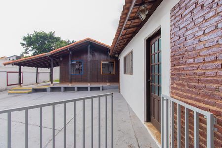 Casa para alugar com 696m², 4 quartos e 4 vagas Casa para alugar com 696m², 4 quartos e 4 vagasEspaço da frente