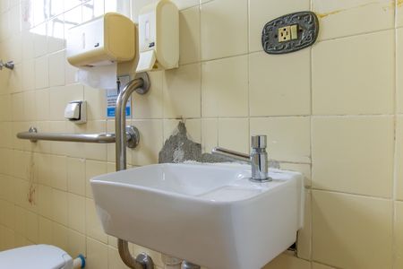 Casa para alugar com 696m², 4 quartos e 4 vagas Casa para alugar com 696m², 4 quartos e 4 vagasBanheiro Social