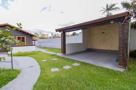 Casa para alugar com 696m², 4 quartos e 4 vagas Casa para alugar com 696m², 4 quartos e 4 vagasÁrea externa