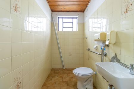 Casa para alugar com 696m², 4 quartos e 4 vagas Casa para alugar com 696m², 4 quartos e 4 vagasBanheiro Social