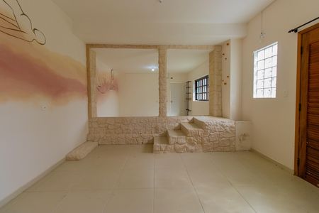 Casa para alugar com 696m², 4 quartos e 4 vagas Casa para alugar com 696m², 4 quartos e 4 vagasEspaço externo