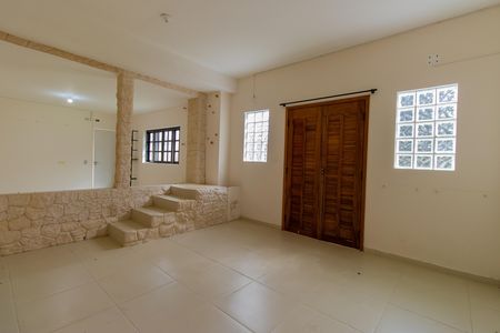 Casa para alugar com 696m², 4 quartos e 4 vagas Casa para alugar com 696m², 4 quartos e 4 vagasEspaço externo