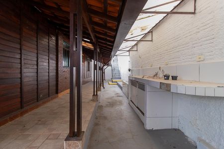 Casa para alugar com 696m², 4 quartos e 4 vagas Casa para alugar com 696m², 4 quartos e 4 vagasÁrea externa