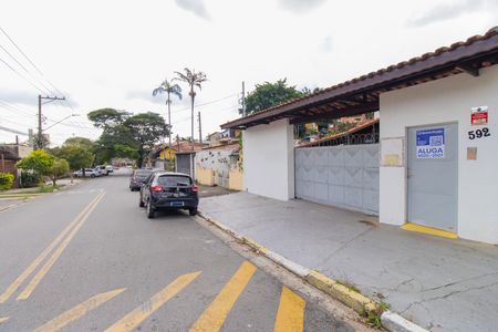 Casa para alugar com 696m², 4 quartos e 4 vagas Casa para alugar com 696m², 4 quartos e 4 vagasFachada