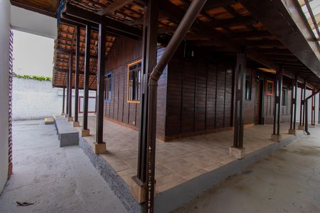 Casa para alugar com 696m², 4 quartos e 4 vagas Casa para alugar com 696m², 4 quartos e 4 vagasÁrea externa
