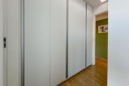Apartamento à venda com 107m², 3 quartos e 2 vagasSuíte 2 - Armários