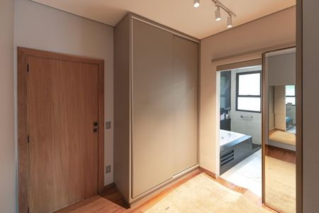 Casa de condomínio à venda com 320m², 4 quartos e 5 vagasCloset da Suíte master