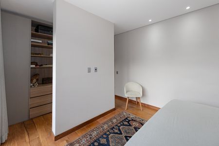 Casa de condomínio à venda com 320m², 4 quartos e 5 vagasSuíte master