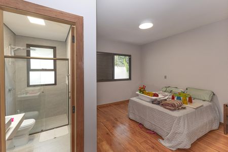 Casa de condomínio à venda com 320m², 4 quartos e 5 vagasSuíte 1