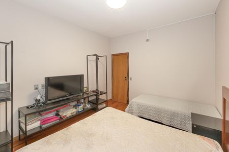 Casa de condomínio à venda com 320m², 4 quartos e 5 vagasQuarto 1