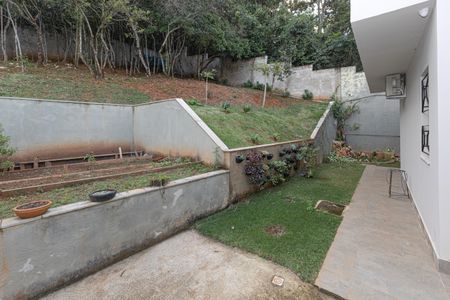 Casa de condomínio à venda com 320m², 4 quartos e 5 vagasQuintal