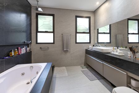 Casa de condomínio à venda com 320m², 4 quartos e 5 vagasBanheiro da Suíte master