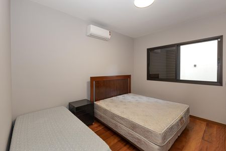 Casa de condomínio à venda com 320m², 4 quartos e 5 vagasQuarto 1