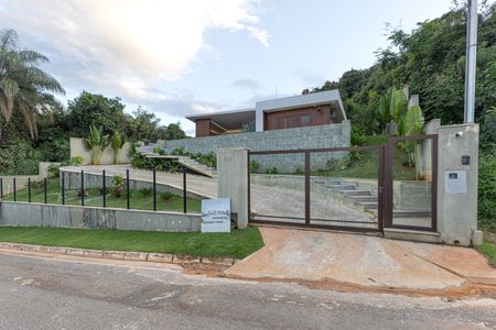 Casa de condomínio à venda com 320m², 4 quartos e 5 vagasFachada