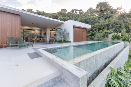 Casa de condomínio à venda com 320m², 4 quartos e 5 vagasFachada