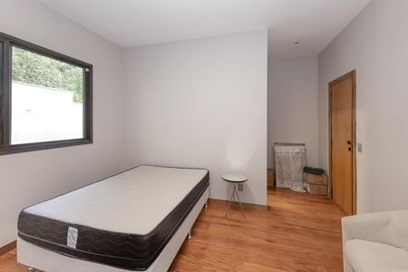 Casa de condomínio à venda com 320m², 4 quartos e 5 vagasSuíte 2