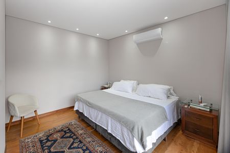 Casa de condomínio à venda com 320m², 4 quartos e 5 vagasSuíte master