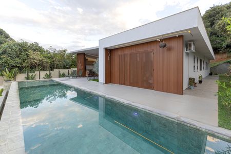 Casa de condomínio à venda com 320m², 4 quartos e 5 vagasPiscina