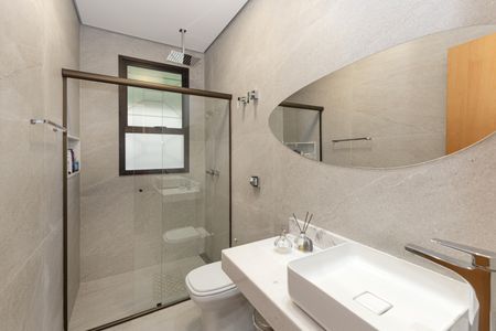 Casa de condomínio à venda com 320m², 4 quartos e 5 vagasBanheiro da Suíte 2