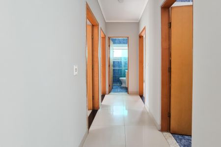 Casa à venda com 200m², 6 quartos e 3 vagas Casa à venda com 200m², 6 quartos e 3 vagascorredor