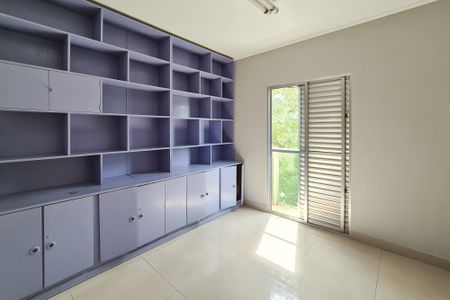 Casa à venda com 200m², 6 quartos e 3 vagas Casa à venda com 200m², 6 quartos e 3 vagasQuarto 5